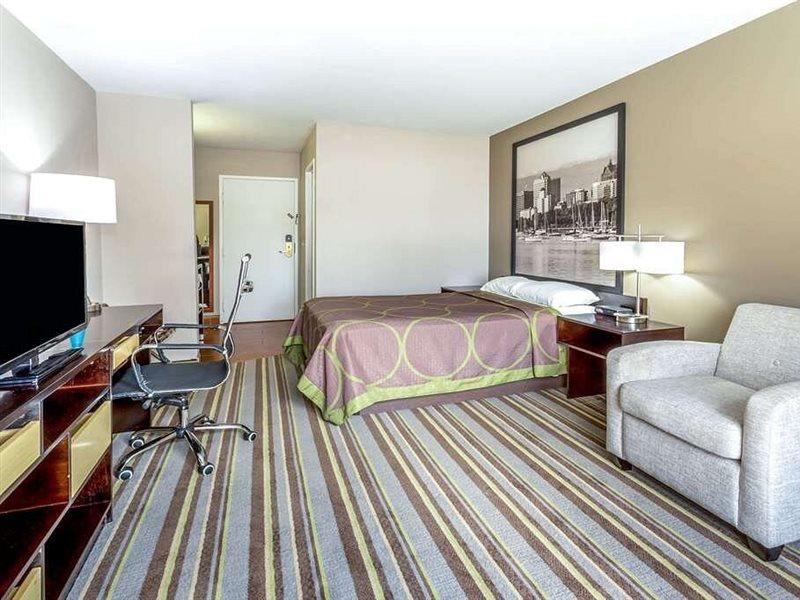 Delavan Inn And Suites Εξωτερικό φωτογραφία
