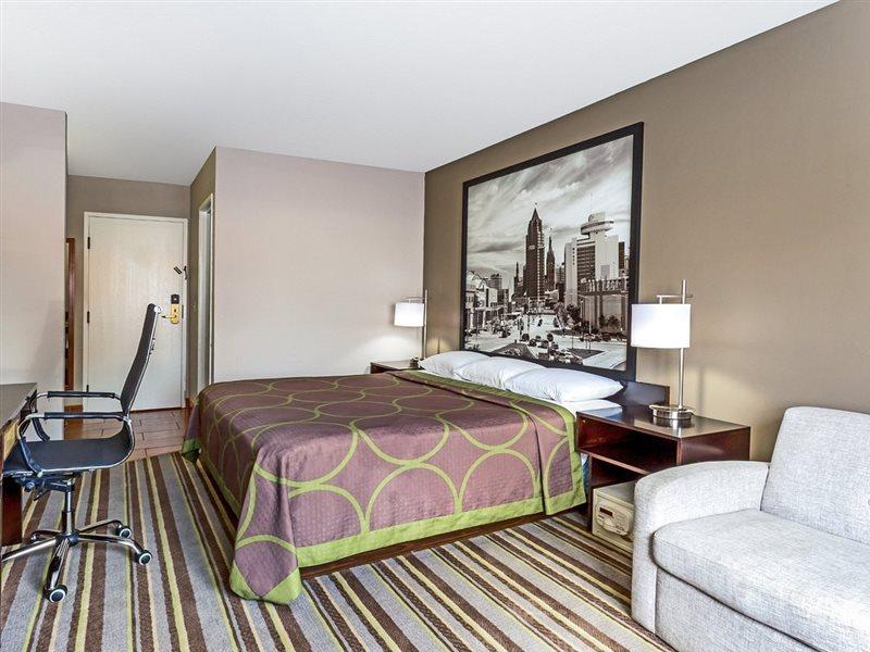 Delavan Inn And Suites Εξωτερικό φωτογραφία