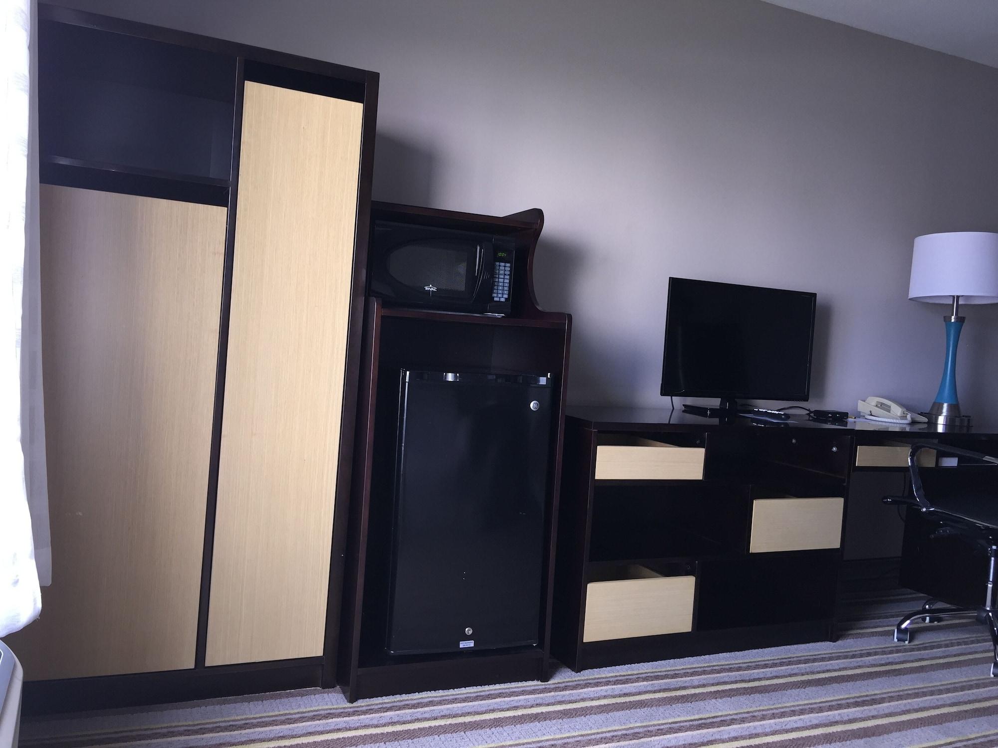 Delavan Inn And Suites Εξωτερικό φωτογραφία