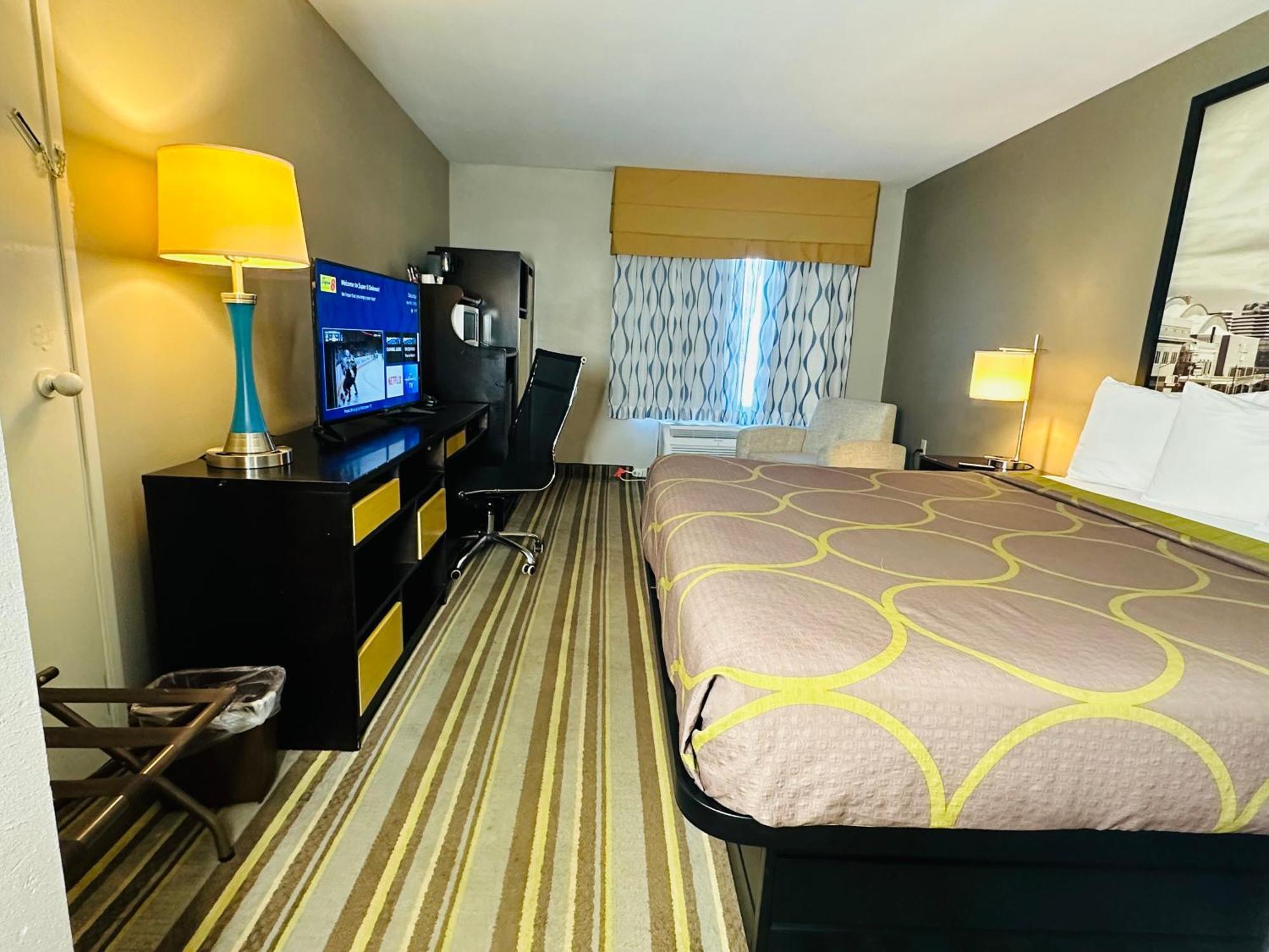 Delavan Inn And Suites Εξωτερικό φωτογραφία