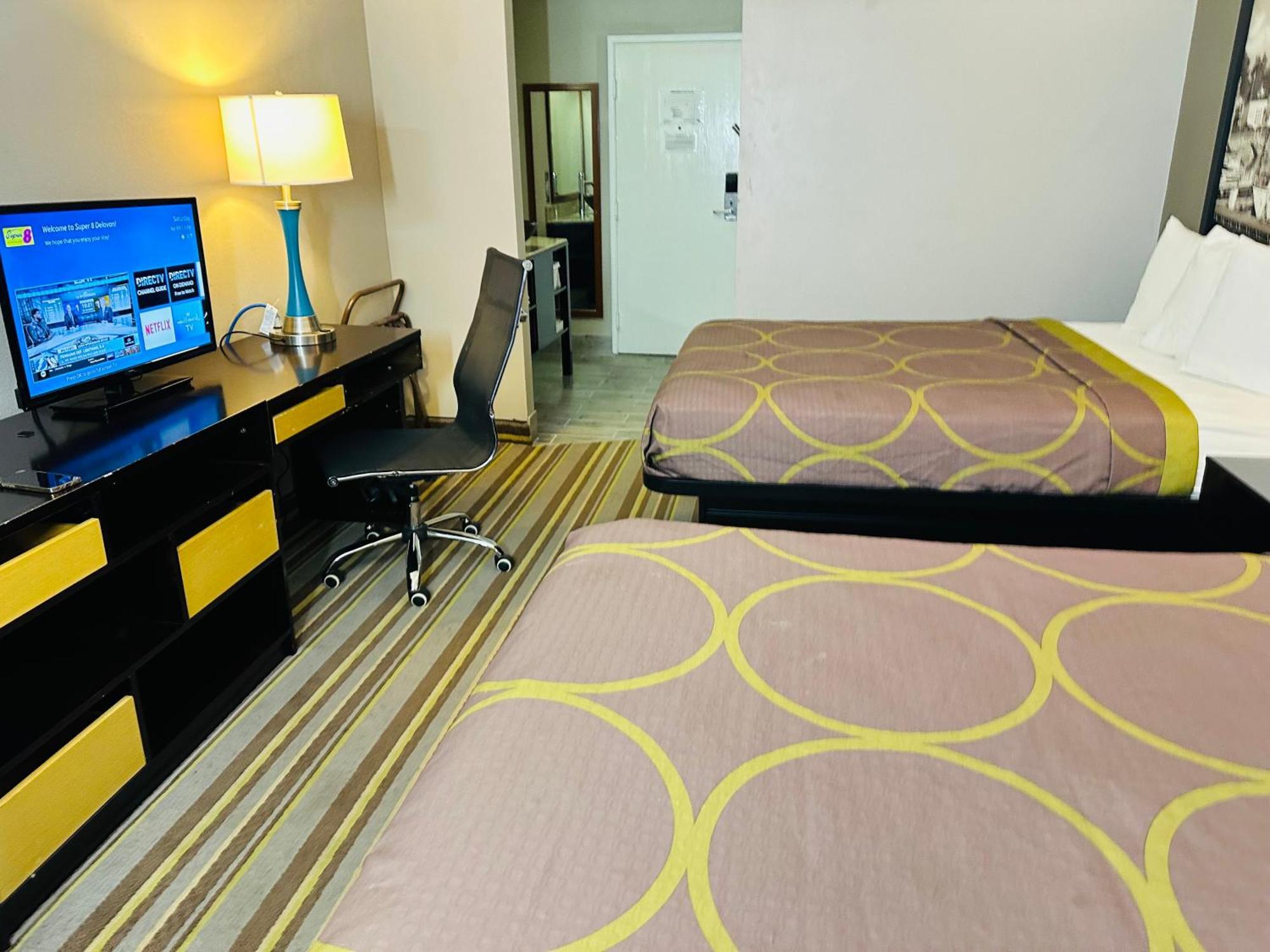 Delavan Inn And Suites Εξωτερικό φωτογραφία